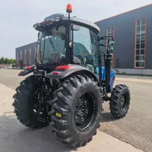 Tractor Lansu LSB1004, vedere din spate la trei sferturi