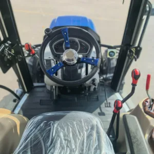 Tractor Lansu LSB1004, interiorul cabinei și comenzile