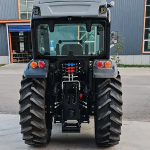Tractor Lansu M100, vedere din spate